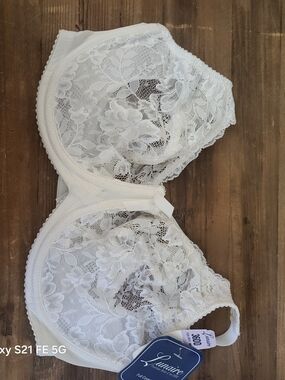 Lunairé White Lace Support Bra with Full Coverage